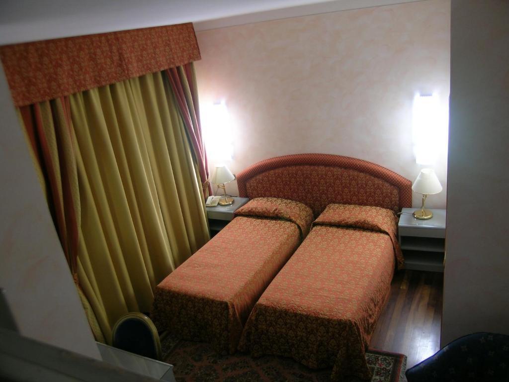 Hotel Da Vito Campagna Lupia Extérieur photo