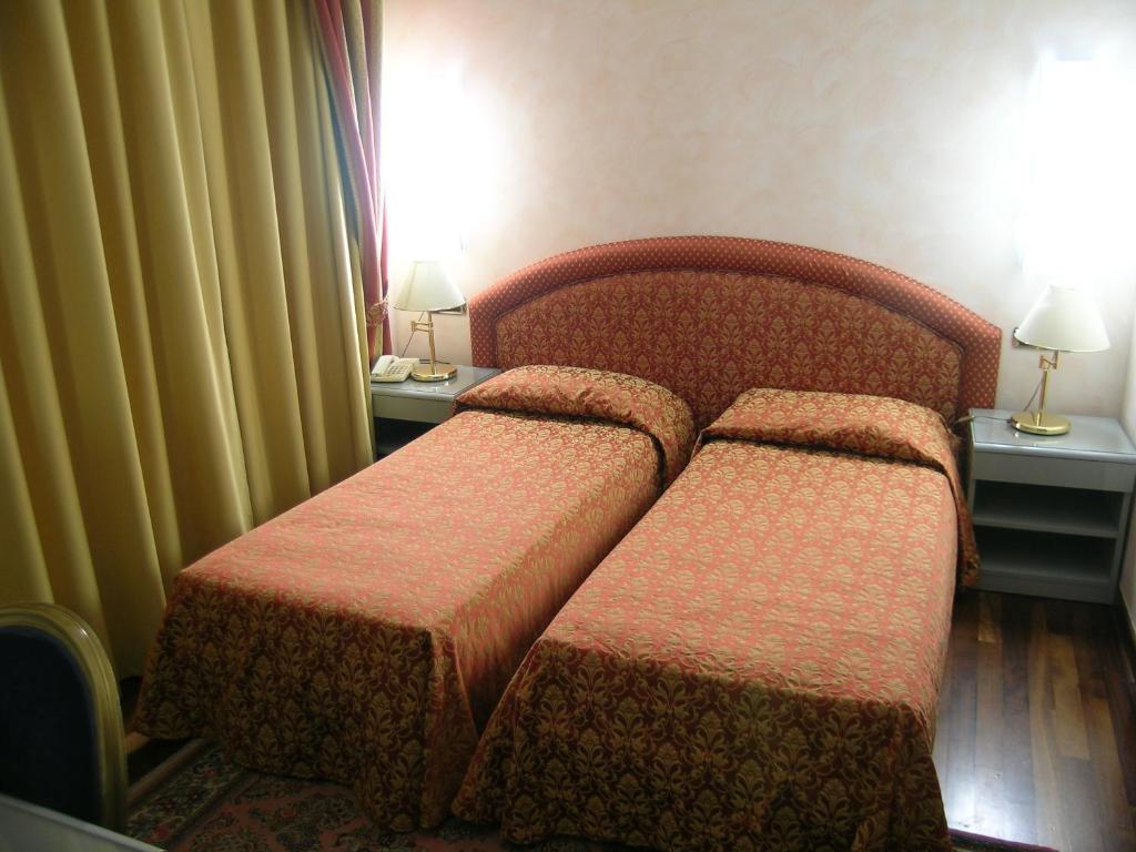 Hotel Da Vito Campagna Lupia Extérieur photo