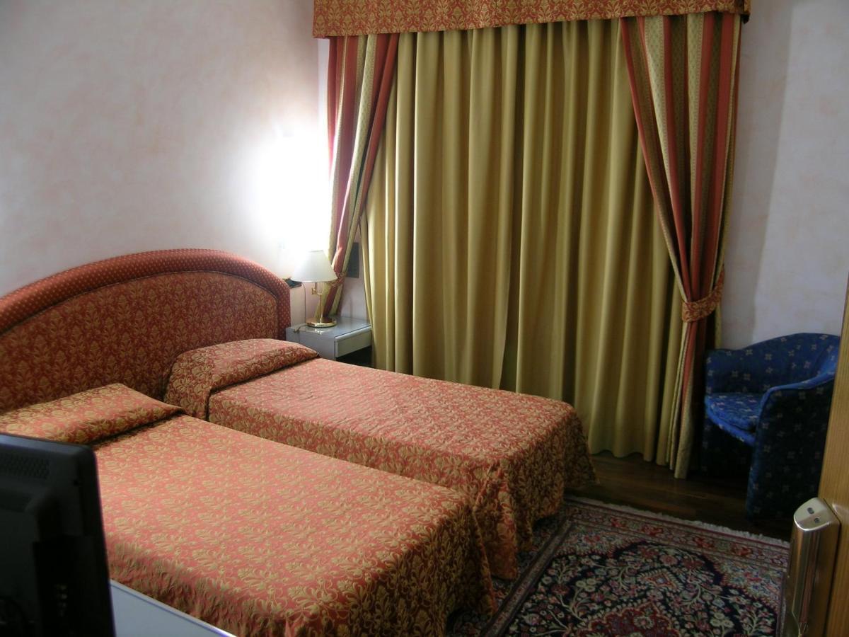 Hotel Da Vito Campagna Lupia Extérieur photo